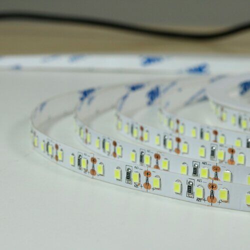 Свет - LED лента PREM SMD 2835, 120 LED, 13.5W, 12V, холодный белый (2000 Lm/m), IP20